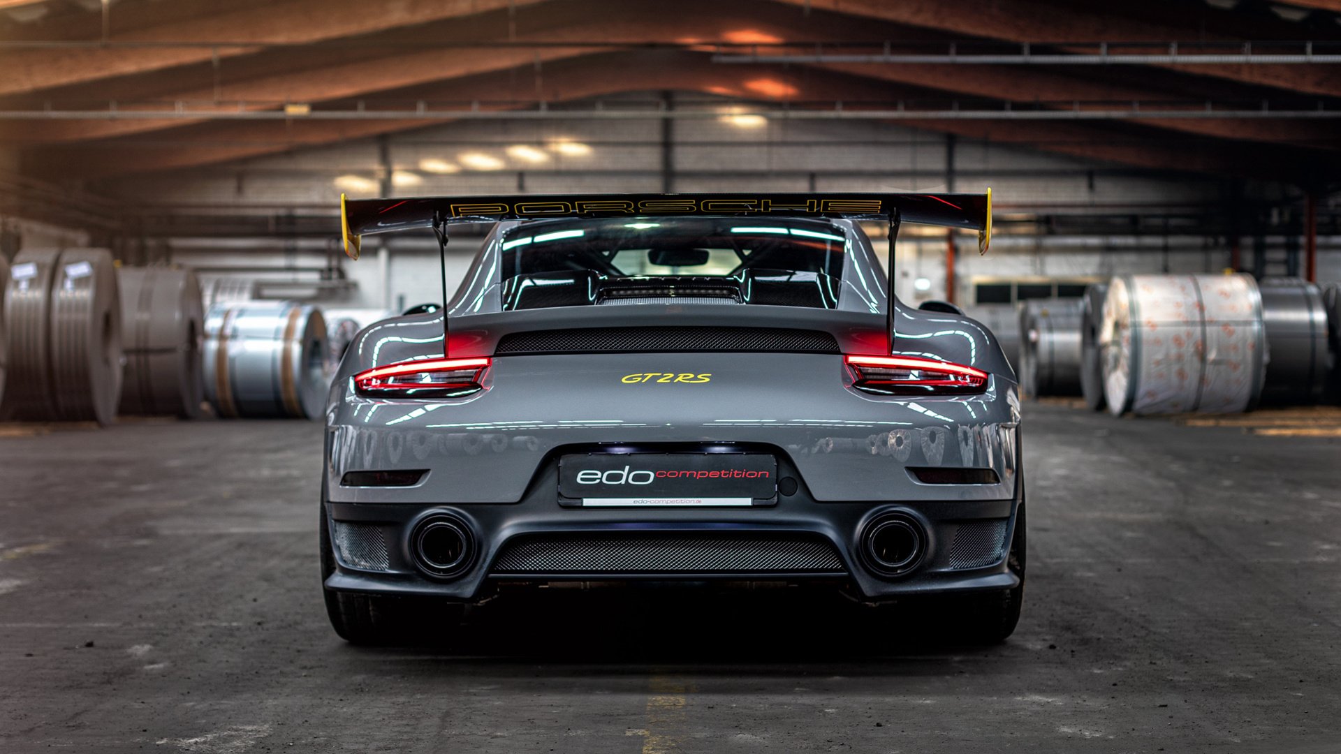 出发弹跳高度与成绩呈正相关,决定弹跳高度的因素